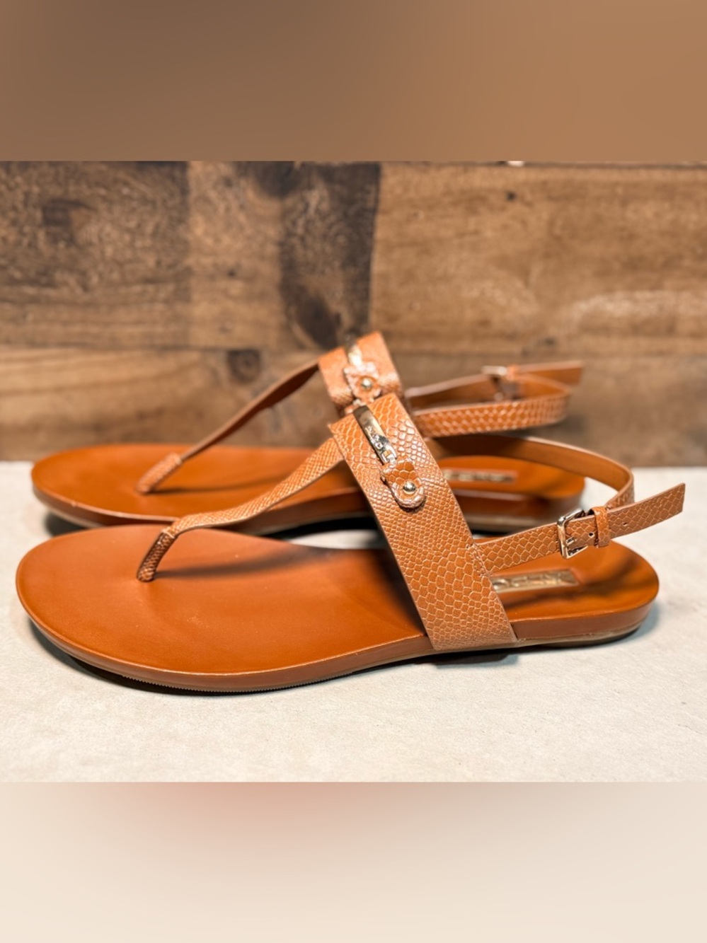 Aldo Women's Brown Leather T Sandals Flats Size 9